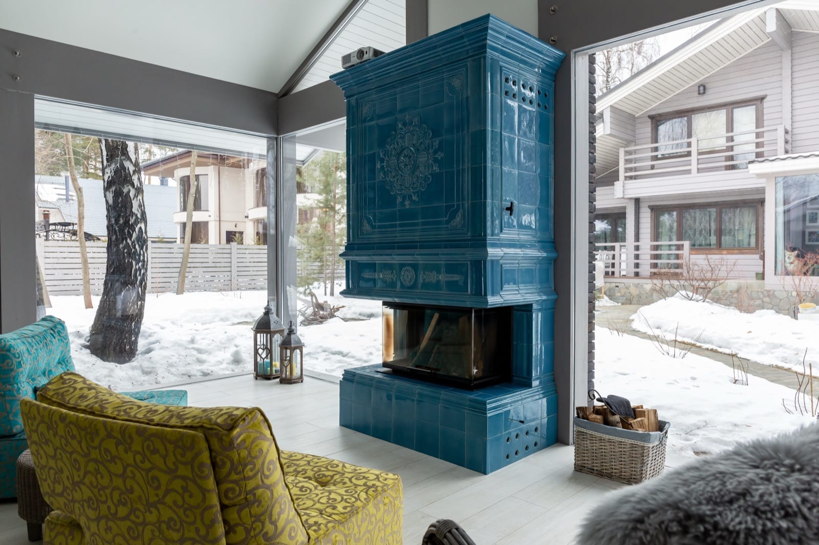Kamin Versailles – Gesamtansicht im Innenraum